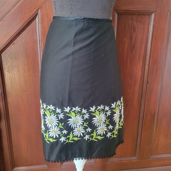 Karen Kane Black Embroidered Daisy Skirt Size 8 - Picture 1 of 5